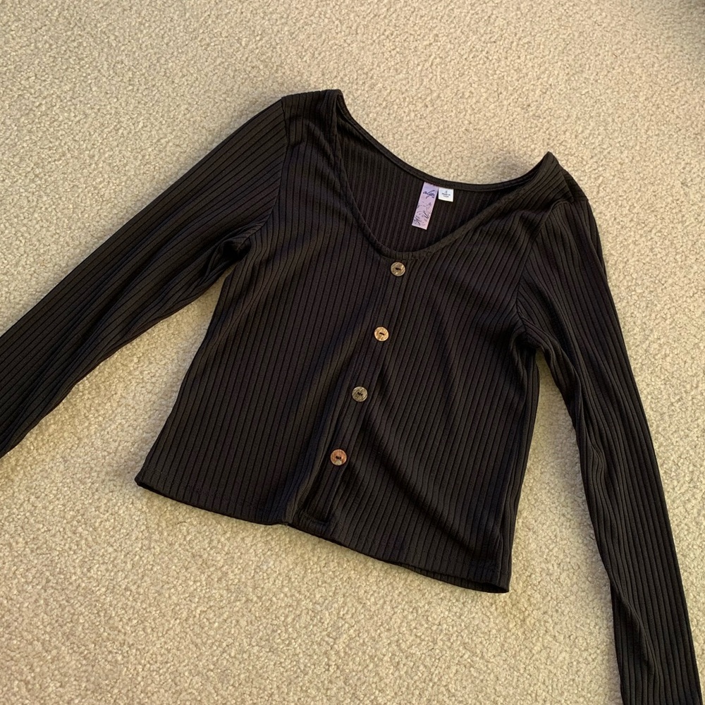 Long Sleeve Cropped Black Shirt
